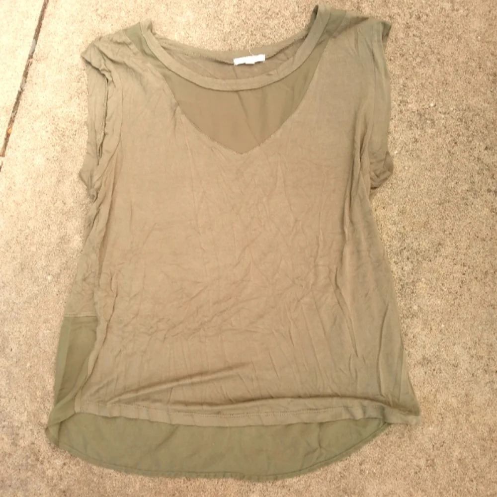 Pleione Tunic with Mesh v neck and lower back detail sz Medium